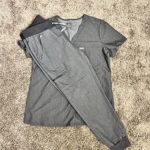 Figs grey scrub set